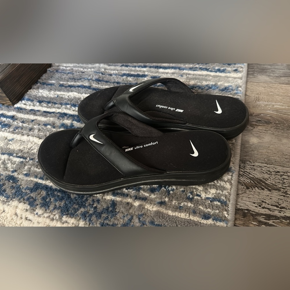 Nike Women's Black Ultra Comfort Flip-Flops